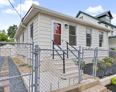 131 Hazel Avenue - Photo Thumbnail 4