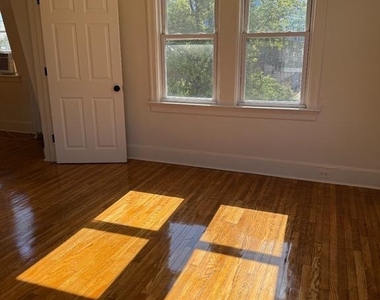 206 Nassau Street - Photo Thumbnail 2