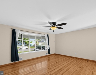 4 Roslyn Road - Photo Thumbnail 12