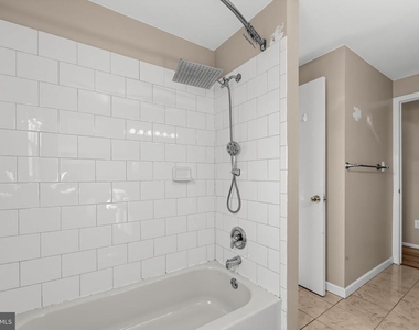 4 Roslyn Road - Photo Thumbnail 3