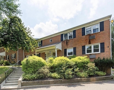 204 Warwick Road - Photo Thumbnail 1