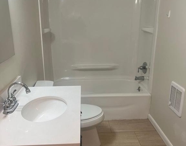 204 Warwick Road - Photo Thumbnail 6