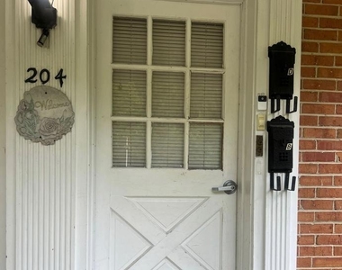 204 Warwick Road - Photo Thumbnail 5