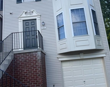 901 Mercer Drive - Photo Thumbnail 2