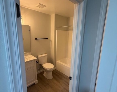 901 Mercer Drive - Photo Thumbnail 23