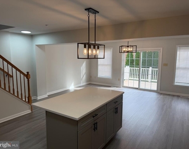 901 Mercer Drive - Photo Thumbnail 11
