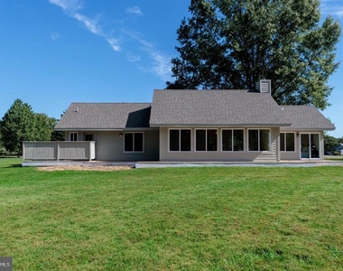 102 Golf Court - Photo Thumbnail 3