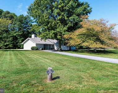 102 Golf Court - Photo Thumbnail 1