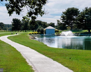 102 Golf Court - Photo Thumbnail 36