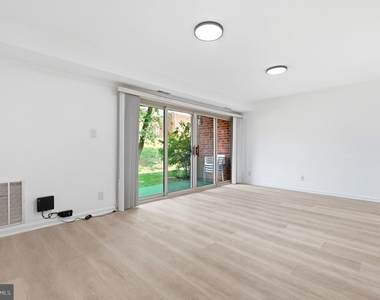 5976 Westchester Park Drive - Photo Thumbnail 10