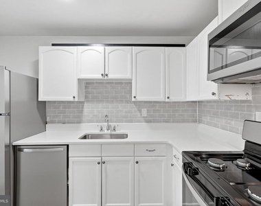 5976 Westchester Park Drive - Photo Thumbnail 16