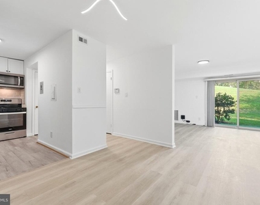 5976 Westchester Park Drive - Photo Thumbnail 14