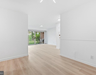 5976 Westchester Park Drive - Photo Thumbnail 13