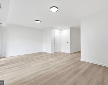 5976 Westchester Park Drive - Photo Thumbnail 9