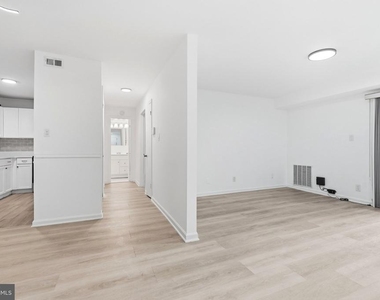 5976 Westchester Park Drive - Photo Thumbnail 7