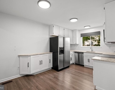 7020 Storch Lane - Photo Thumbnail 16