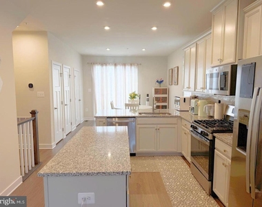 19536 Montgomery Village Avenue - Photo Thumbnail 19