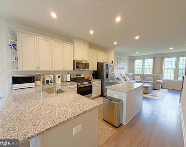 19536 Montgomery Village Avenue - Photo Thumbnail 2