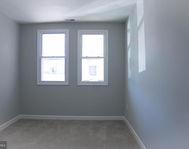 1009 Main Street - Photo Thumbnail 3