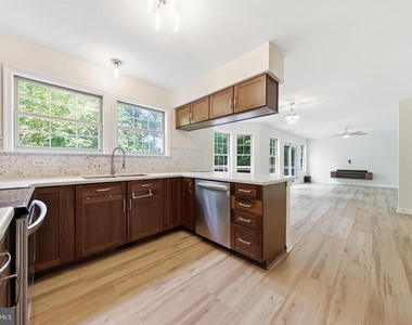 6728 Oakridge Road - Photo Thumbnail 9
