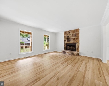 6728 Oakridge Road - Photo Thumbnail 4