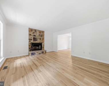 6728 Oakridge Road - Photo Thumbnail 5
