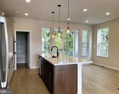 5368 Siri Court - Photo Thumbnail 7