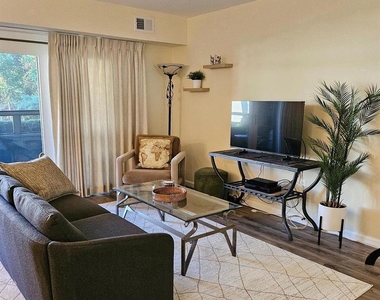 304 Forbes Street - Photo Thumbnail 4