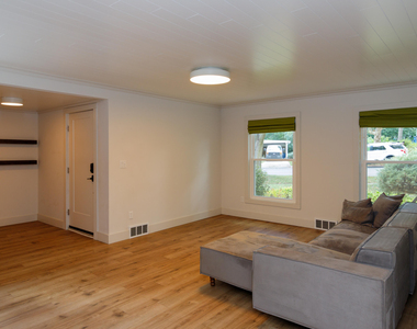 2323 Yost Boulevard - Photo Thumbnail 7