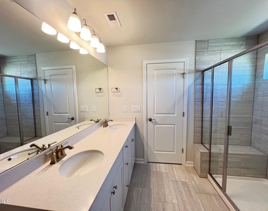 1312 Hollyview Avenue - Photo Thumbnail 9