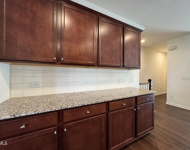 1046 Salt Glaze Lane - Photo Thumbnail 12