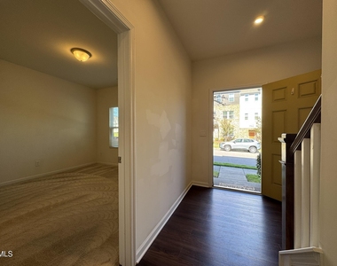 1046 Salt Glaze Lane - Photo Thumbnail 5