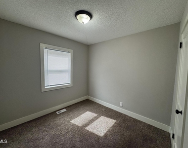 518 Elmira Avenue - Photo Thumbnail 8