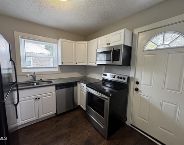 518 Elmira Avenue - Photo Thumbnail 4