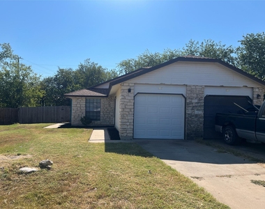 905 Chisholm Cv - Photo Thumbnail 14