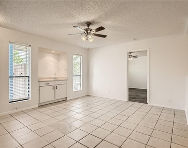 905 Chisholm Cv - Photo Thumbnail 1