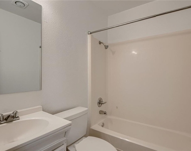 905 Chisholm Cv - Photo Thumbnail 11