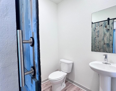 2108 Daleside Ln - Photo Thumbnail 12