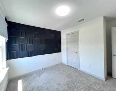 2108 Daleside Ln - Photo Thumbnail 14