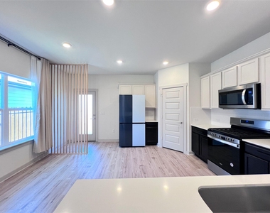 2108 Daleside Ln - Photo Thumbnail 4