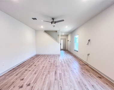 2108 Daleside Ln - Photo Thumbnail 7