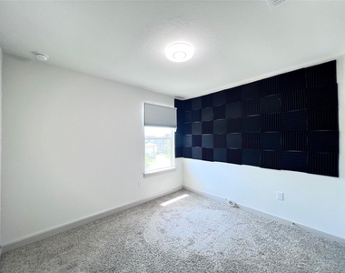 2108 Daleside Ln - Photo Thumbnail 13