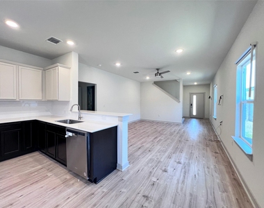 2108 Daleside Ln - Photo Thumbnail 6