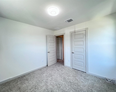2108 Daleside Ln - Photo Thumbnail 16