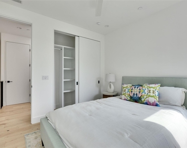 1118 W 7th St - Photo Thumbnail 9