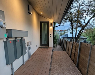 1118 W 7th St - Photo Thumbnail 21