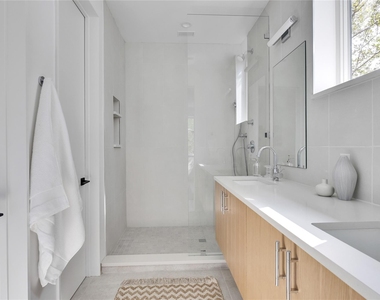 1118 W 7th St - Photo Thumbnail 4
