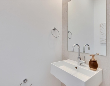 1118 W 7th St - Photo Thumbnail 12