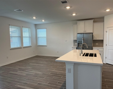 270 Pepperbark Loop - Photo Thumbnail 6