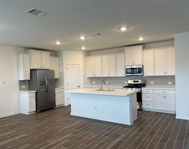 270 Pepperbark Loop - Photo Thumbnail 5
